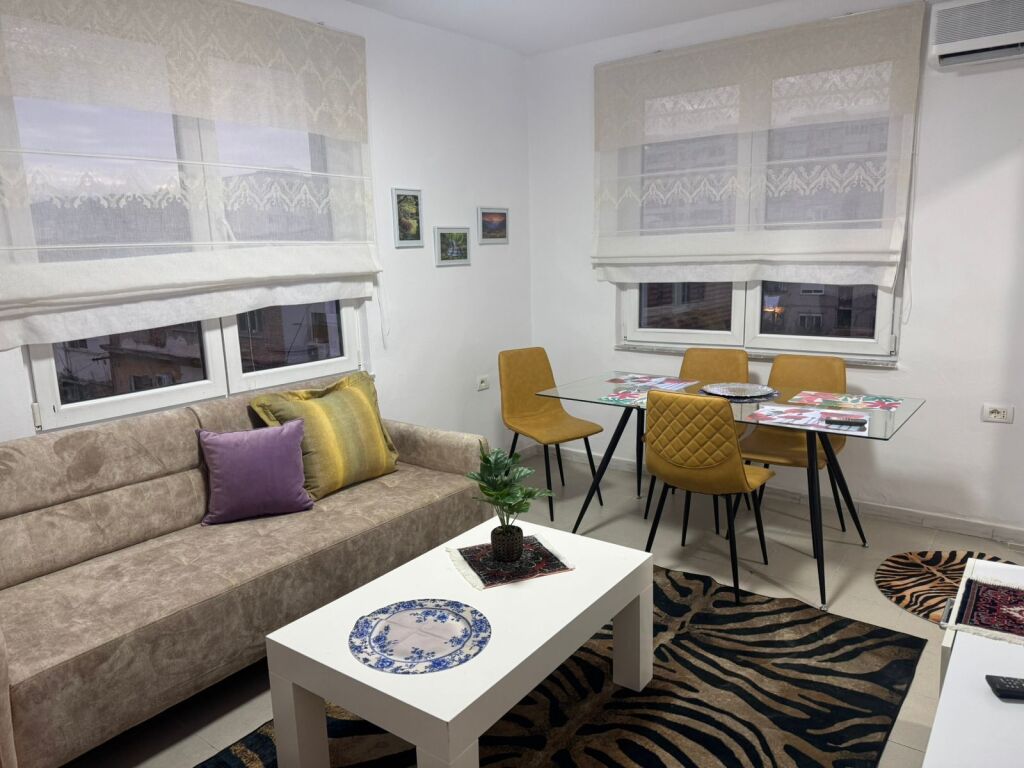 JEPET APARTAMENT ME QERA   1+1  Rruga e Kavajës  Përballë Spitalit Gjerma