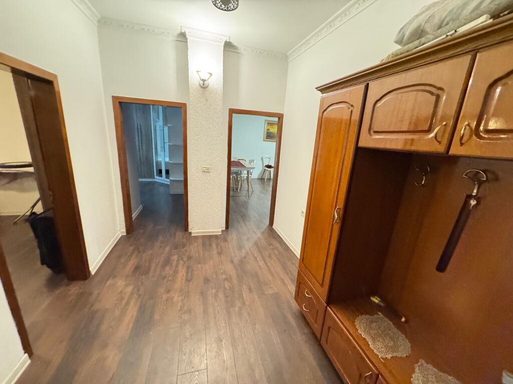 Jepet me qera Apartament 2+1  Adresa : Dob Bosko afer Spar  E mobiluar  Kati 2 pa ashensor  Cmimi 600€
