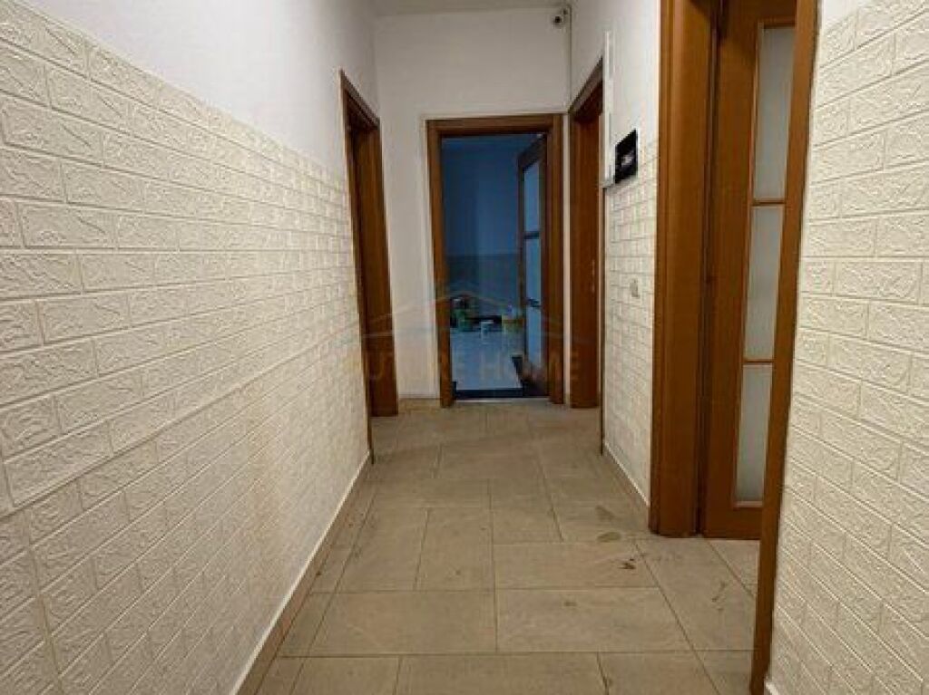 In vendita, Appartamento 2+1, Via Kavaja, Tirana.