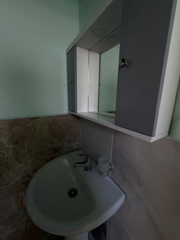 Shtepi me qera 300€