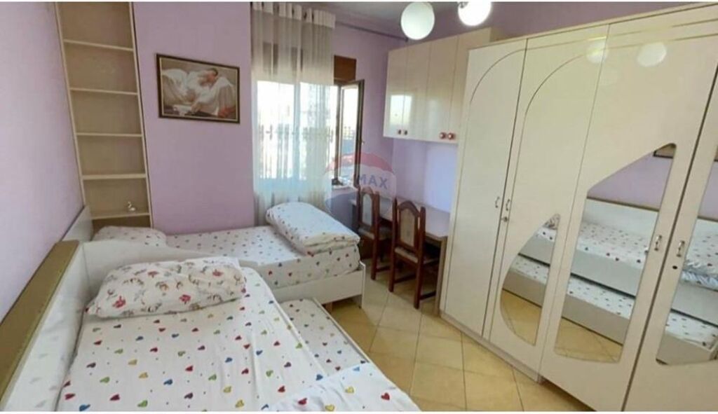 Shitet Apartament 2+1+2 në Qendër të Tiranës