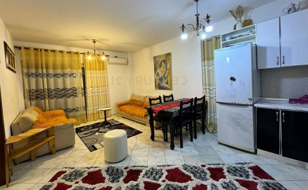 Jepet me qera 2+1 tek Liqeni i Thate