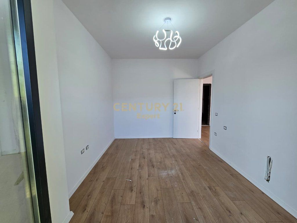 SHITET APARTAMENT 1+1, NE PASKUQAN TE COLOR SPLASH