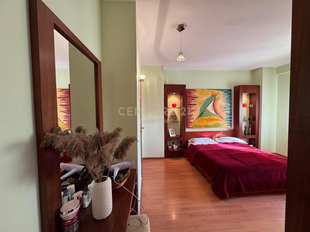 VENDIAMO APPARTAMENTO 2+1+2 VICINO AL COMUNE DI PARIGI!