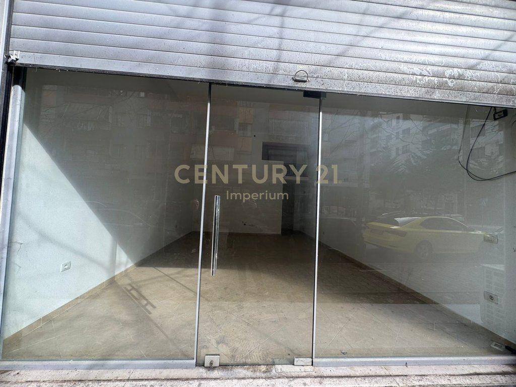 COMMERCIAL SPACE FOR SALE IN MISTO MAME