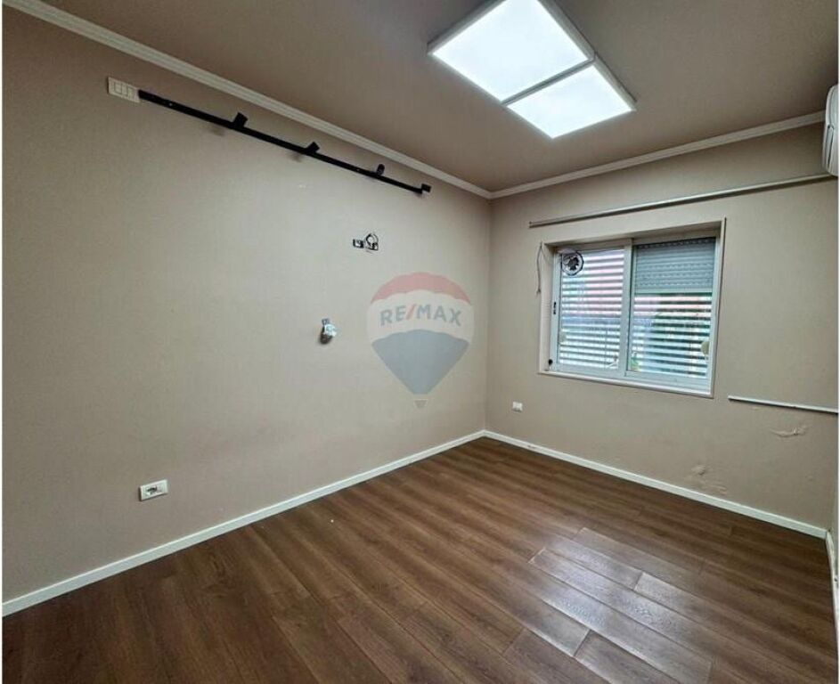 Dyqan - Për Qira - Komuna e Parisit,