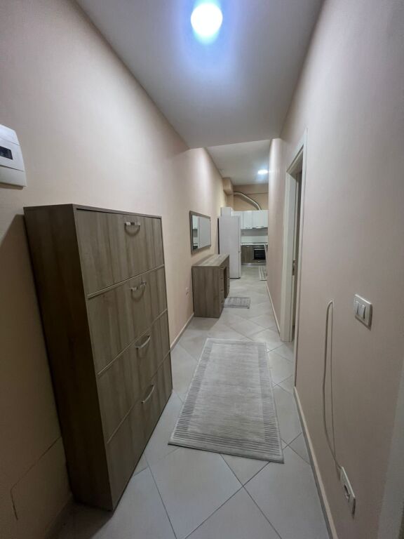 1+1, me verande, i mobiluar në Fresk, 400 mijë lekë