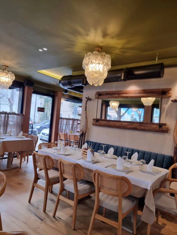 Jepet Restorant me qera rruga Vasil shanto ID (42711151).