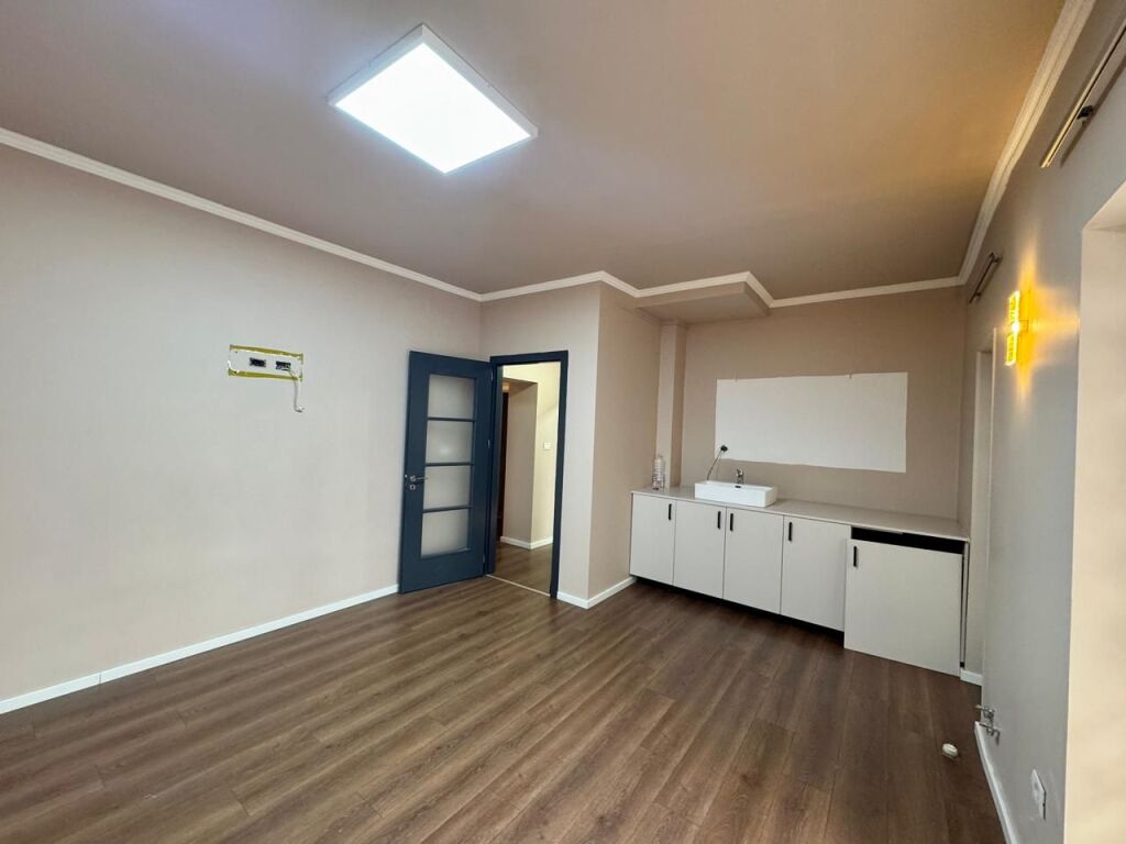 Jepet ambient per qera Komuna e Parisit, prane Kika 2.