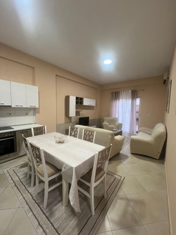 Apartament me qira 1+1 në Fresk!