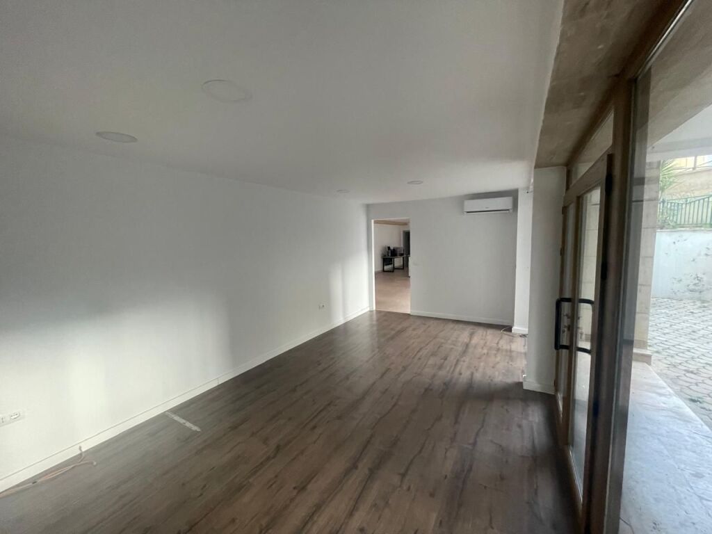 LOCALE IN AFFITTO PAZARI I RI