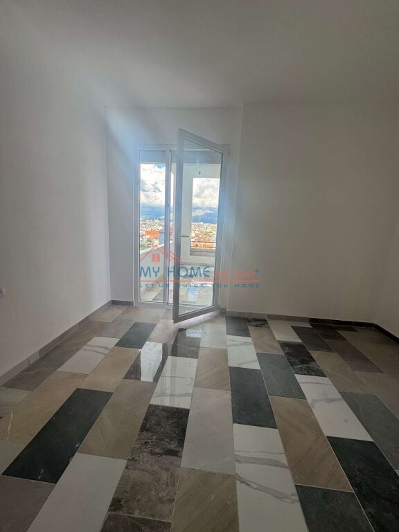 Apartament 2+1 ne Shitje tek Pallatet e Verdha