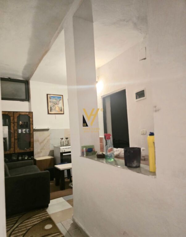 JEPET APARTAMENT 1+1 ME QERA NE VASIL SHANTO 30.000 LEKE