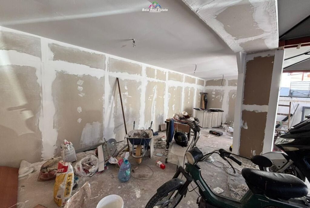 Lokal\Ambjent Biznesi Me Qera Tek Komuna E Parisit (ID BL2173) Tirane