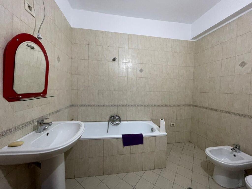 Ambient zyrash per qira tek Rruga e Kavajes.