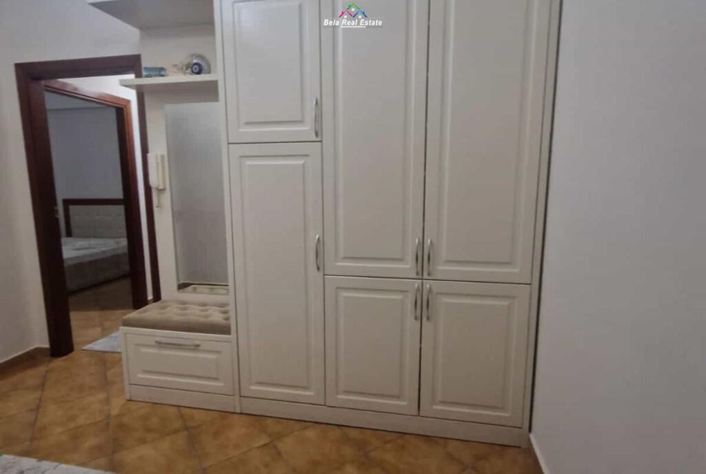 Apartament Me Qera 2+1 Tek Komuna e Parisit ( ID B2201751) Tirane