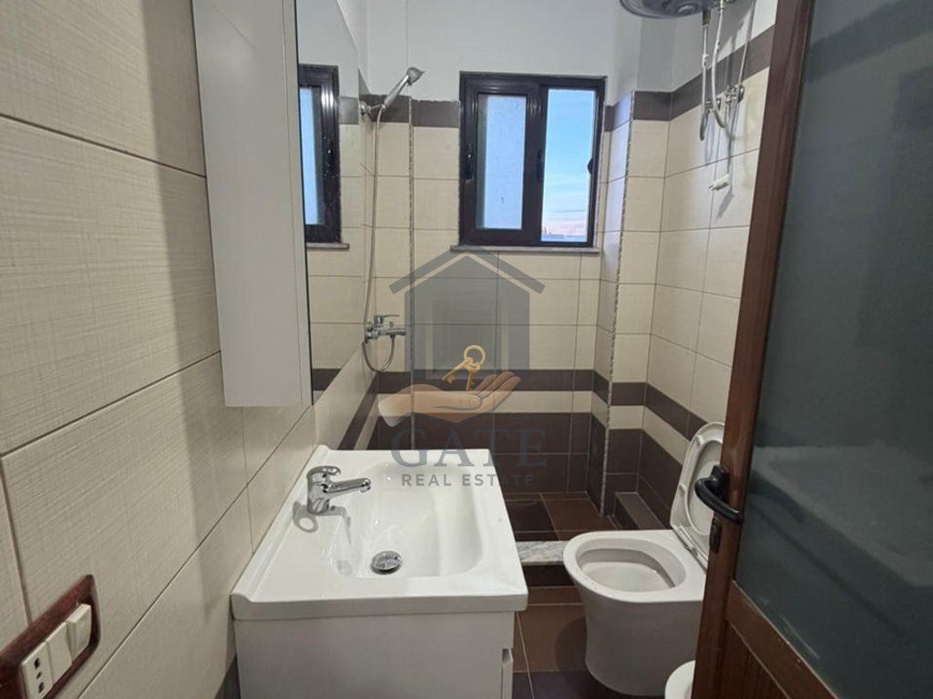 Jepet me qira apartament elegant 2+1 në zonën shumë të kërkuar pranë ish-URT Durres.