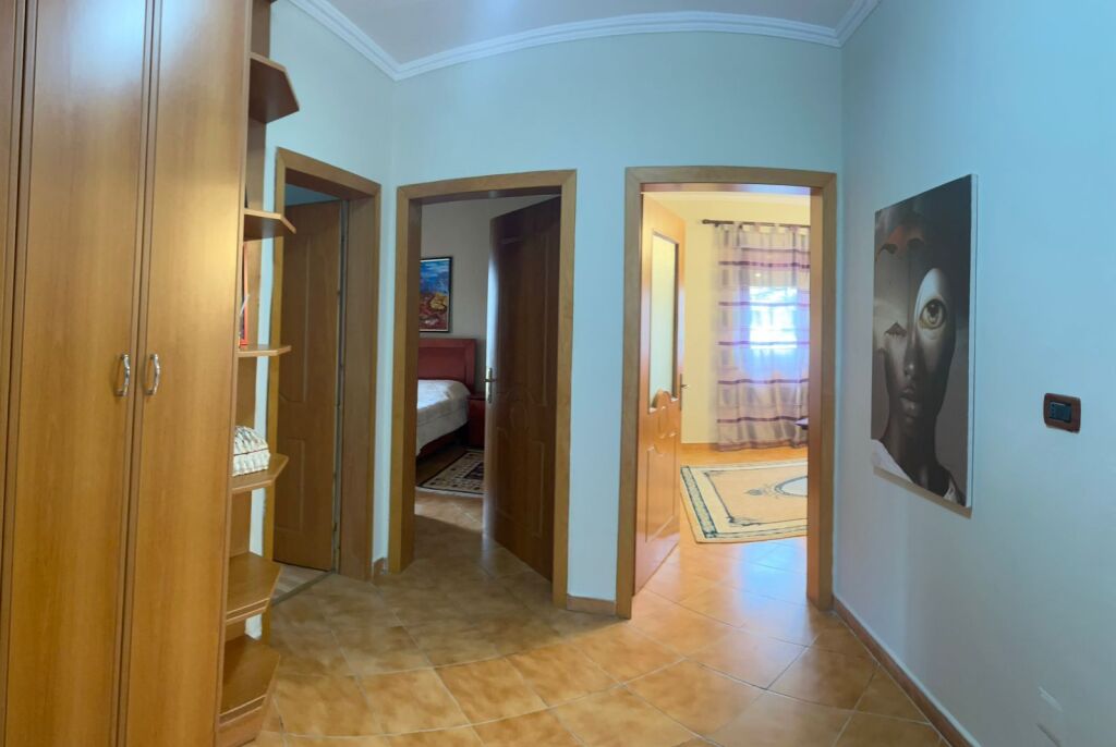 Apartament me qera 2+1 - 📍21 Dhjetori, Mozaiku Tiranës