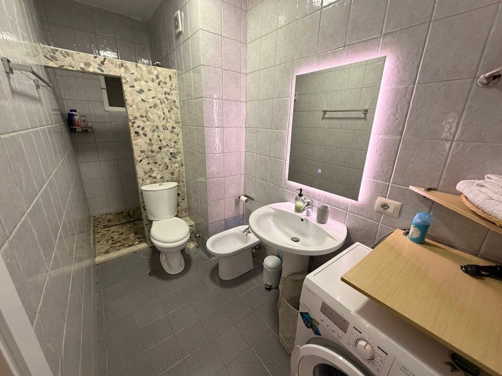 Apartament me qera 1+1 Komuna e Parisit