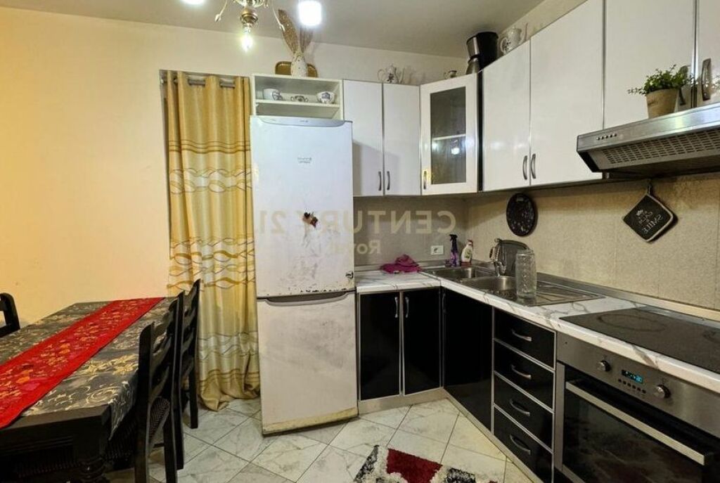 Jepet me qera 2+1 tek Liqeni i Thate