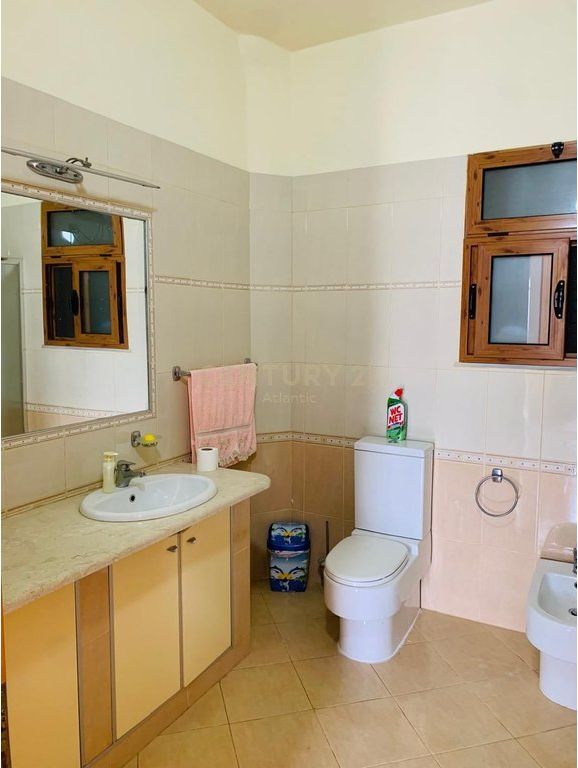 Vile 2-kateshe me qera, ne Porto Romano