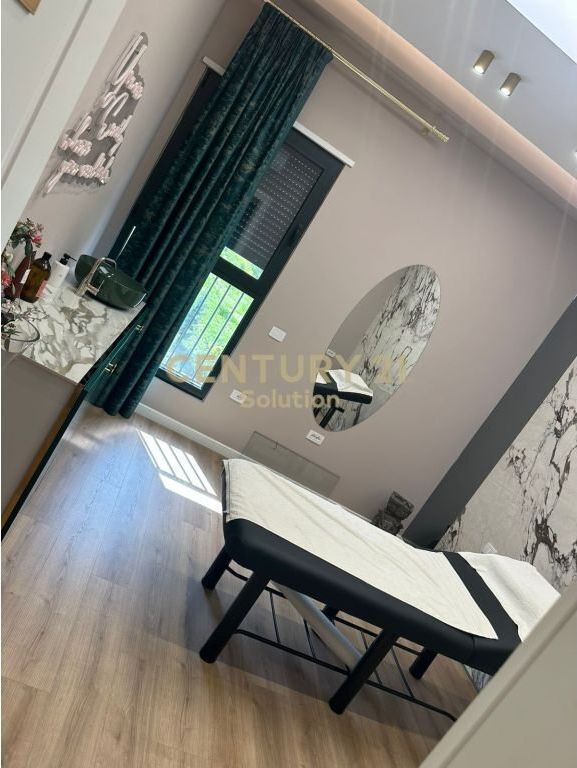 JEPET ME QERA PARUKERI NE KOMUN TE PARISIT