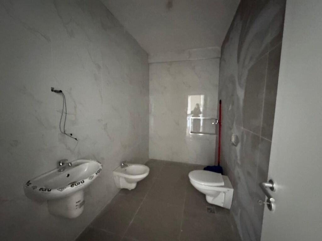 📣 VENDESI Appartamento 2+1+2 📍Via "Jordan Misja", Vicino a SPAK ✨