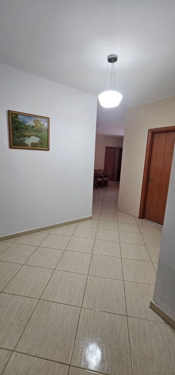 2+1.i mobiluar te nenkalimi i komunes,cmimi 600 euro