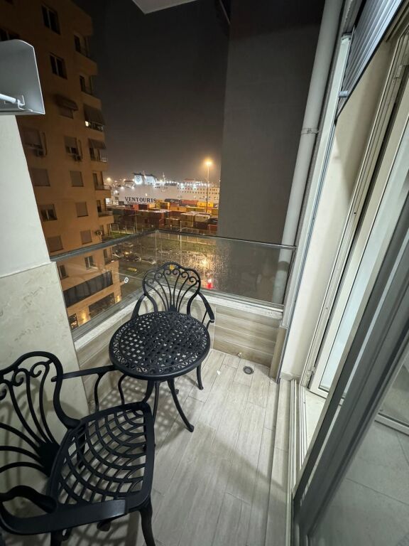 QIRA APARTAMENT 1+1, RRUGA E RE E PORTIT DURRES 400 EURO