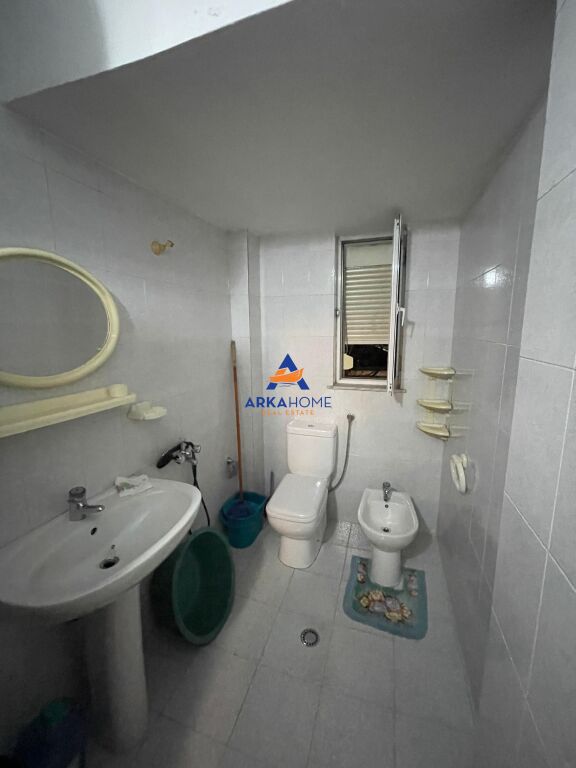 AFFITTASI APPARTAMENTO 2+1+ BALCONE "VIA MUHAMET GJOLLESHA" 50.000 LEKE