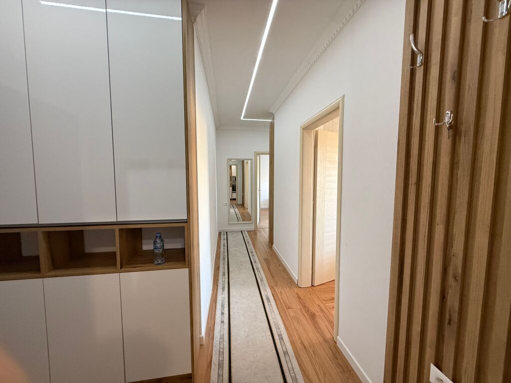 Shitet Apartament 2+1 tek rrota e kuqe ne durres