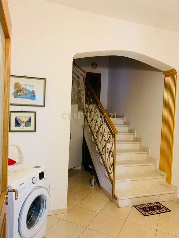 Vile 2-kateshe me qera, ne Porto Romano