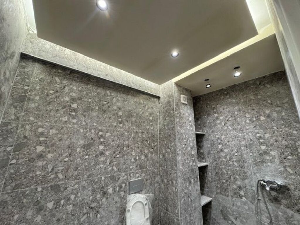 Empty office apartment invested At the villas l2 450€