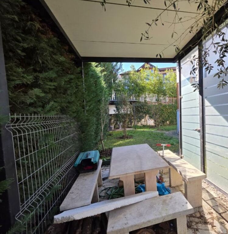 🏡 Vilë me oborr për qera