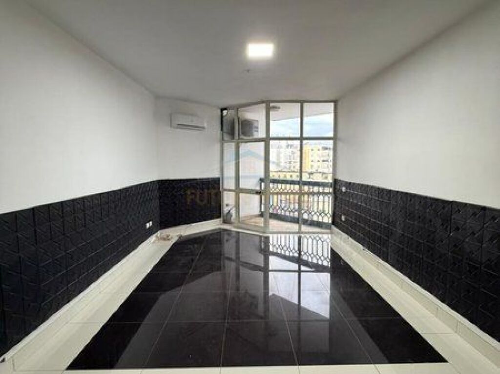 In vendita, Appartamento 2+1, Via Kavaja, Tirana.