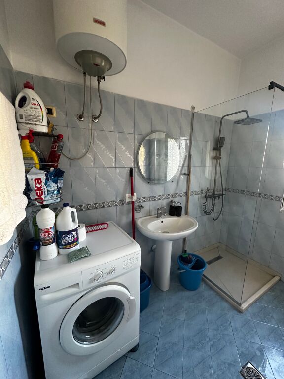 ‼️Apartament 2+1 me Qira – Rruga e Çipajve, Vlorë