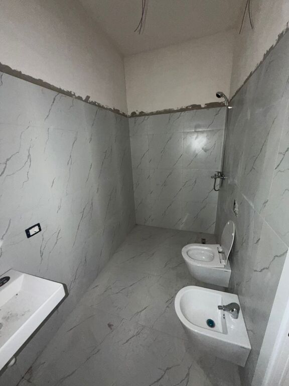 APARTAMENT 2+1+2 PËR SHITJE NË SAUK TË VJETËR TEK REZIDENCA "PORTA TIRANA E RE"!
