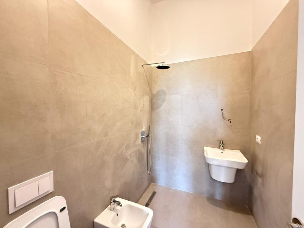 🏡 Penthouse 3+1 for sale at Rruga e Barrikadave, Qender