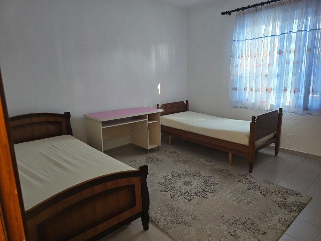 Jepet me qera 2+1 + post parkimi – Pas Spitali Ushtarak, Laprakë