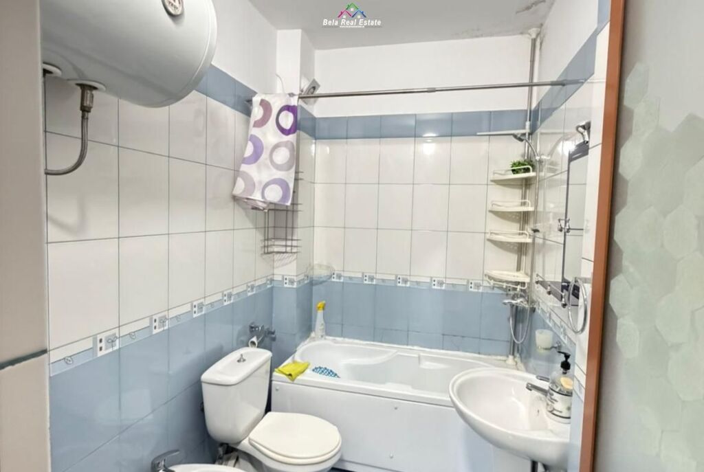 Appartamento In Affitto 2+1 Vicino alla Scuola Rossa (ID B2201732) Tirana