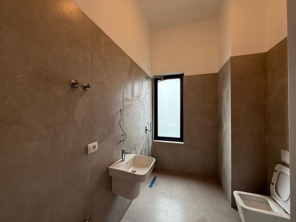 🏡 Penthouse 3+1 for sale at Rruga e Barrikadave, Qender