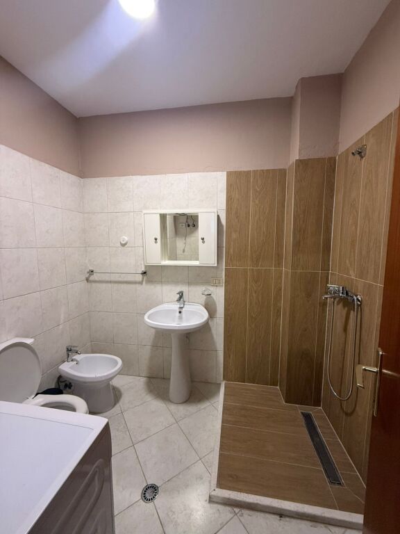 Apartament 3+1+2 për Qera – Bulevardi i Ri / Stacioni i Trenit