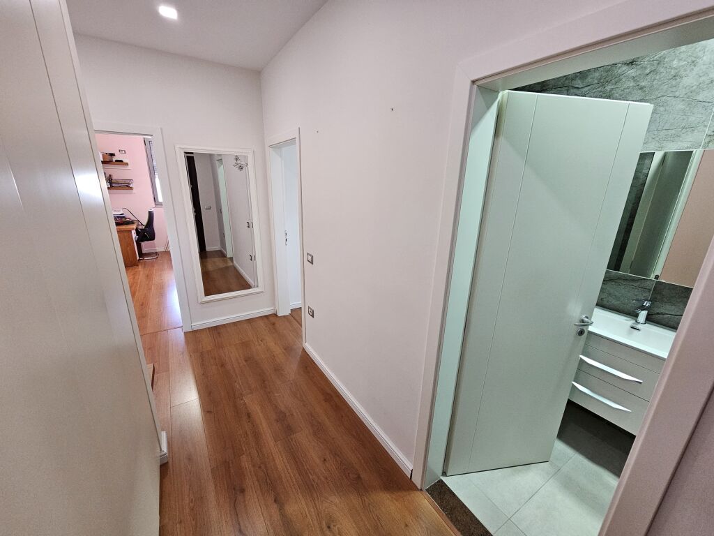 Apartament 2+1+2 me qira , Liqeni I Thate pas Radisson