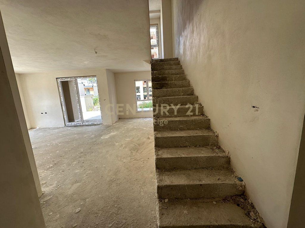 DUPLEX + POST PARKIMI NE SHITJE I VENDOSUR NE GOLEM!