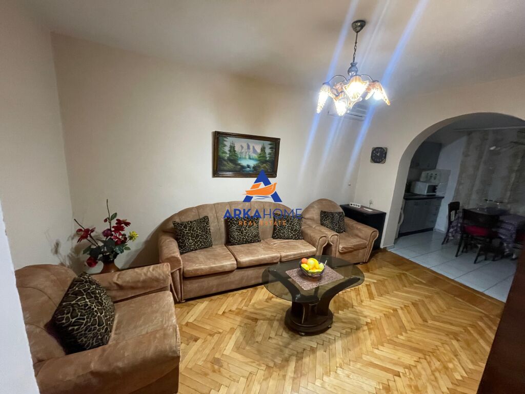 AFFITTASI APPARTAMENTO 2+1+ BALCONE "VIA MUHAMET GJOLLESHA" 50.000 LEKE