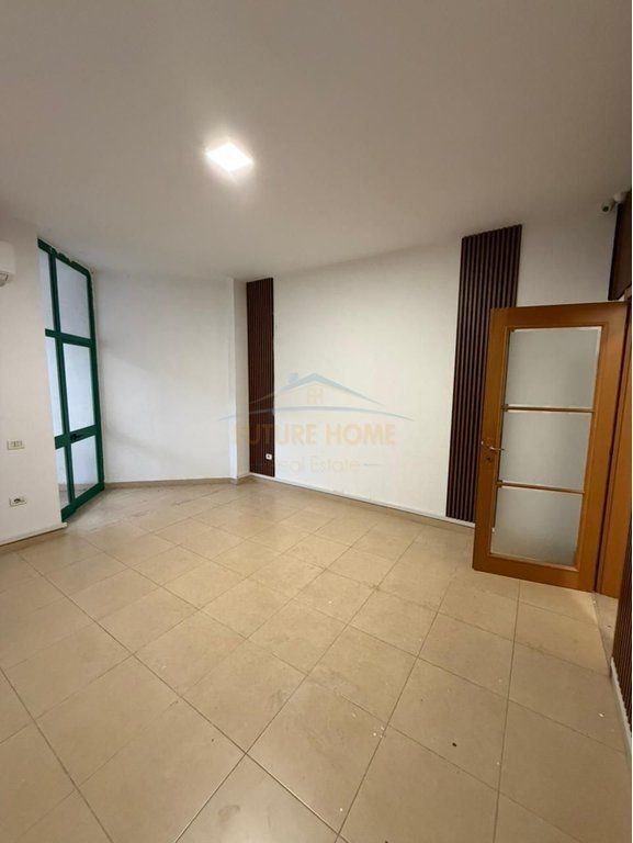 Shitet apartament 2+1+2 Rruga e Kavajes