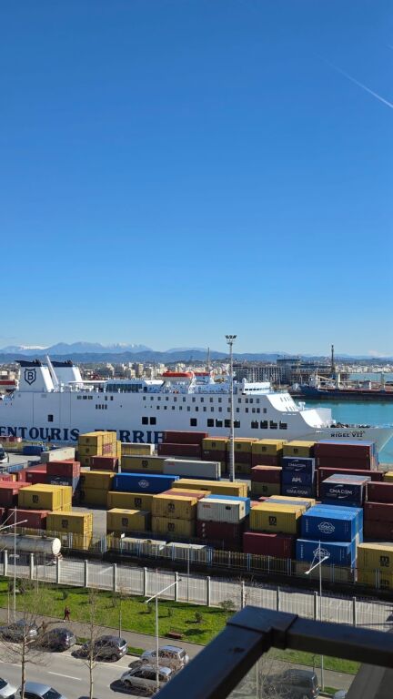 🌊 Shitet Apartament 1+1 me Pamje Deti Rruga e Portit, Durrës