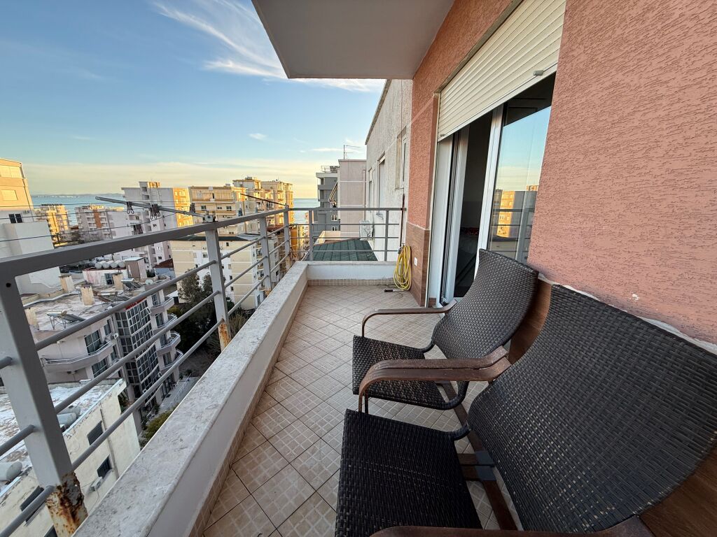 Shitet Apartament 2+1 tek rrota e kuqe ne durres