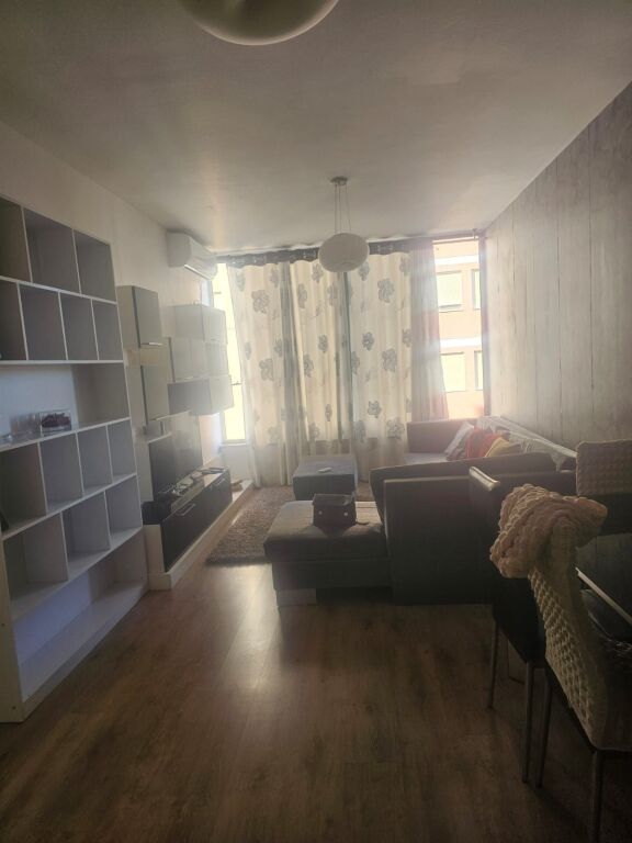 Affittasi 2+1 vicino ai palazzi Cabej, yzberisht 40.000Leke