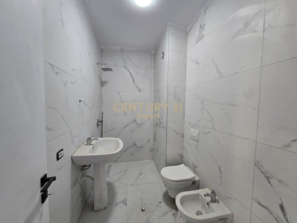 SHITET APARTAMENT 1+1, NE PASKUQAN TE COLOR SPLASH